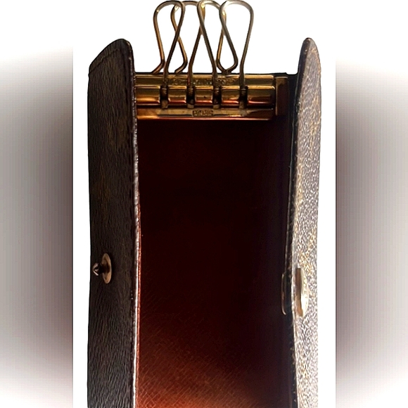 LOUIS VUITTON AUTHENTIC LEATHER SIGNATURE MONOGRAM KEYHOLDER UNISEX EUC - Picture 4 of 7